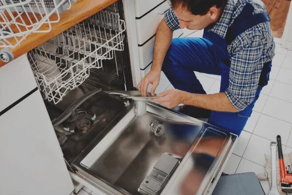 How to fix a leaking dishwasher? Here is all the information!